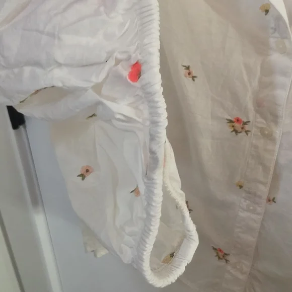 Old Navy White Blouse with EMBROIDERED Floral Accents - Picture 6 of 8